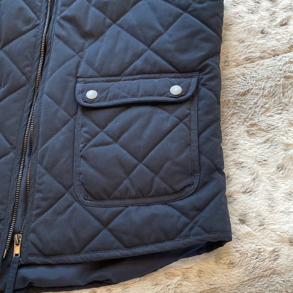 NWOT - Thread & Supply quilted vest. Size Medium. - Picture 4 of 13